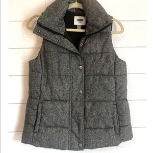 ✨Moving Sale✨ Old Navy gray/ black puffer vest. Size small